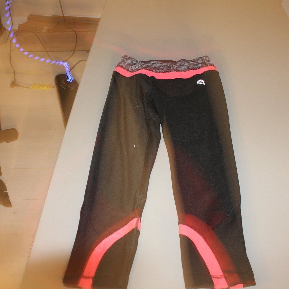 Black Running Capris Size Small